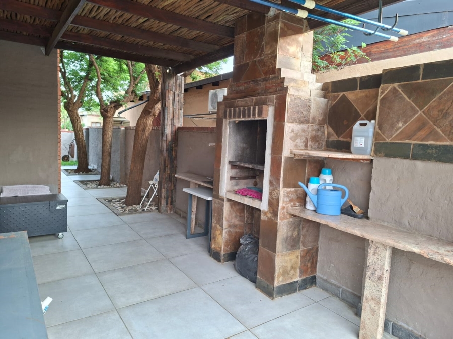 4 Bedroom Property for Sale in Waterval East North West